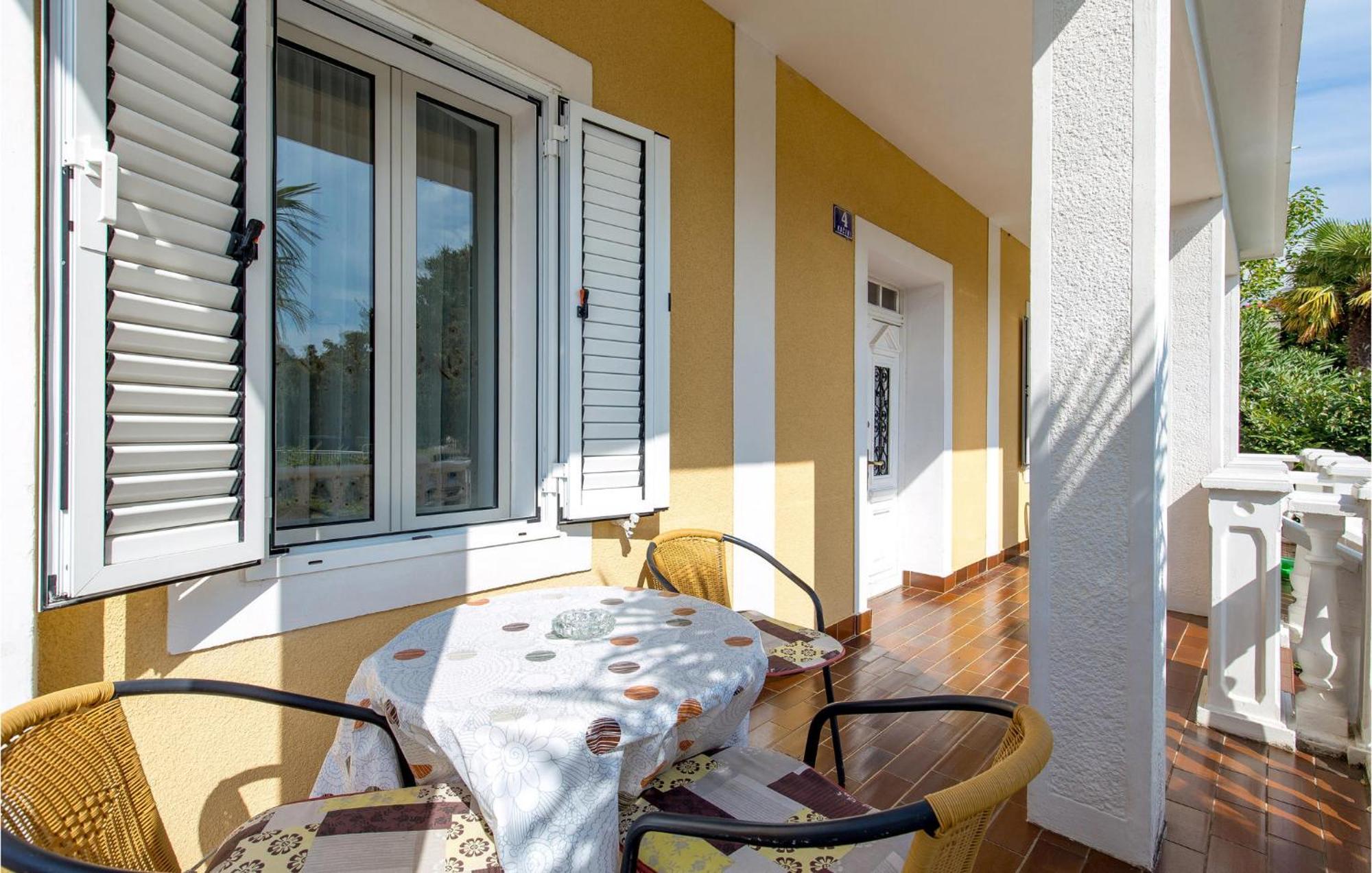 Beautiful Apartment In Omisalj With Kitchen ภายนอก รูปภาพ